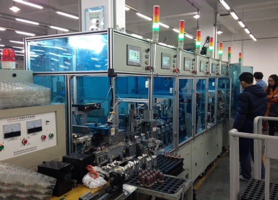 La linea di assemblaggio della servo pressa del motore dell'aspirapolvere ， linea di produzione automatizzata progettata per la produzione di aspirapolvere m